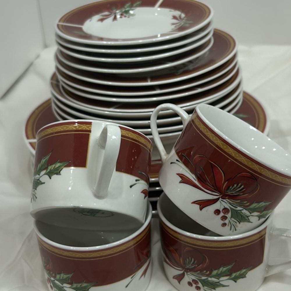 Gibson Festive Red and White Holiday  20 pieces Dinnerware Set